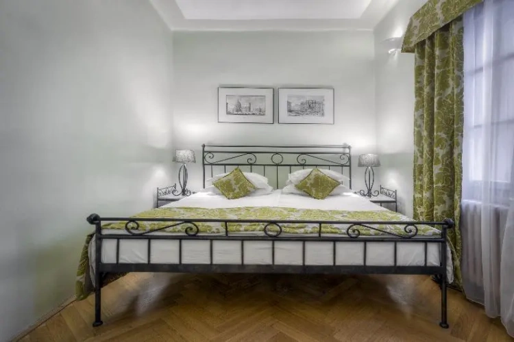 Quadruple Suite