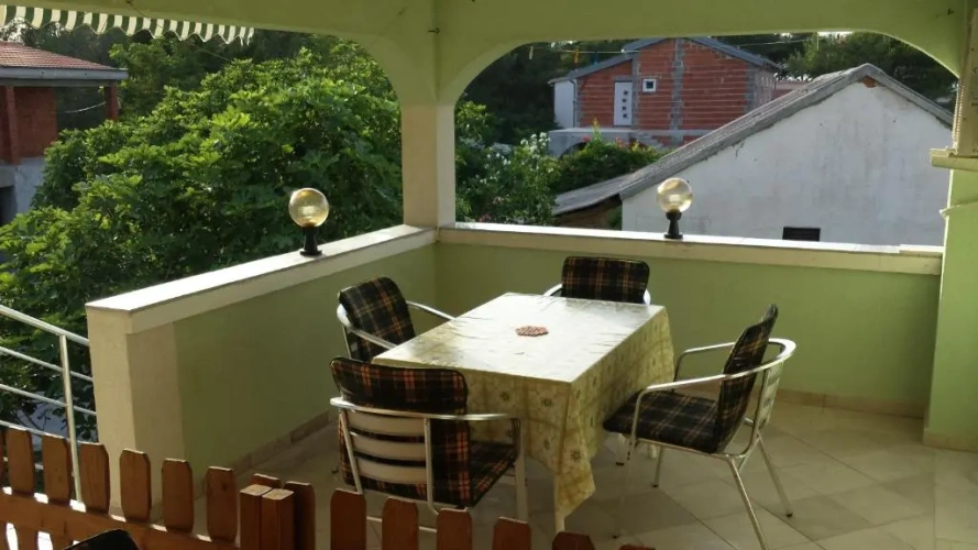 Apartment with garden view