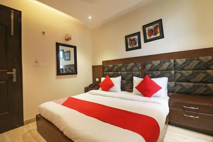OYO 49069 A Suites