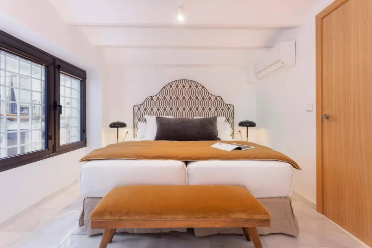 Cozy 2BD Duplex in Seville Center Gran Poder