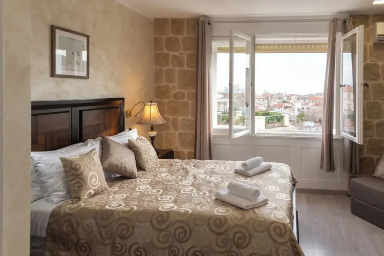 Queen Mary Luxury Rooms Split
