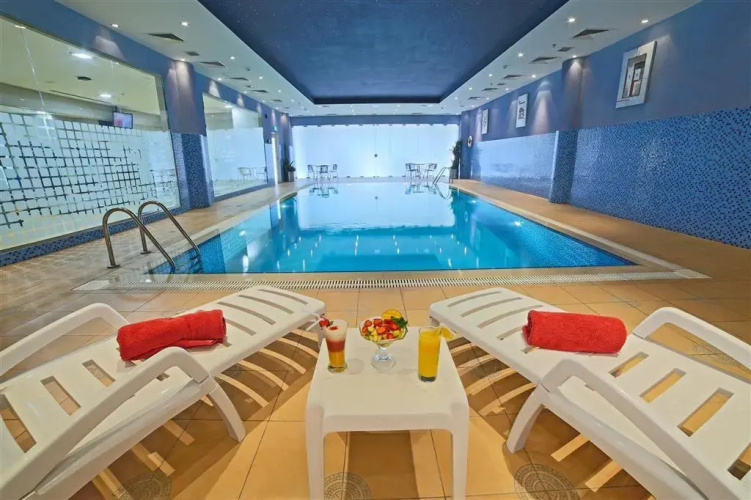Golden Tulip Suites Breida Al Q
