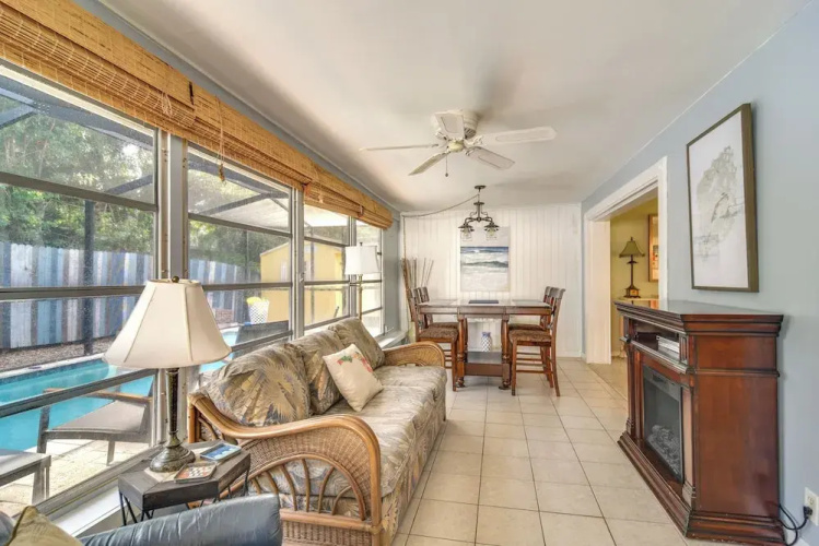 4 Mi to Dog Beach: Largo Home w/ Pool & Hot Tub!