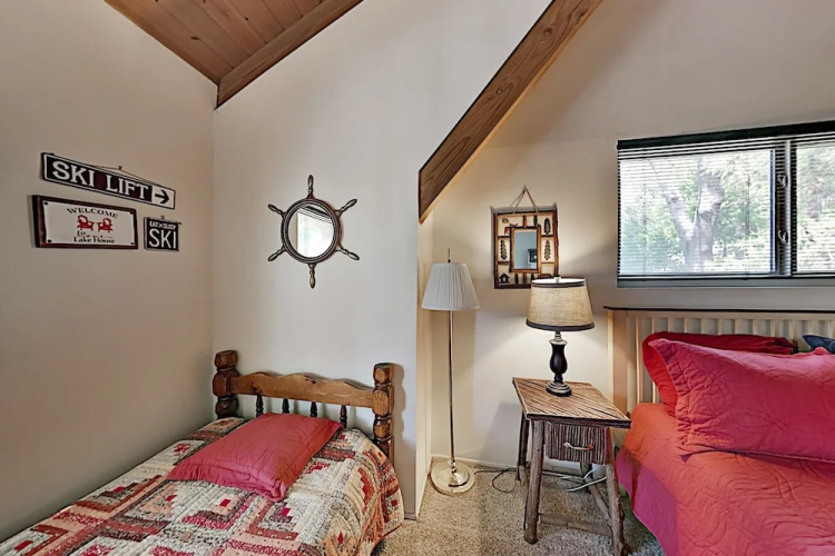 Serene : Forest Views & Wraparound Deck! 3 Bedroom Home