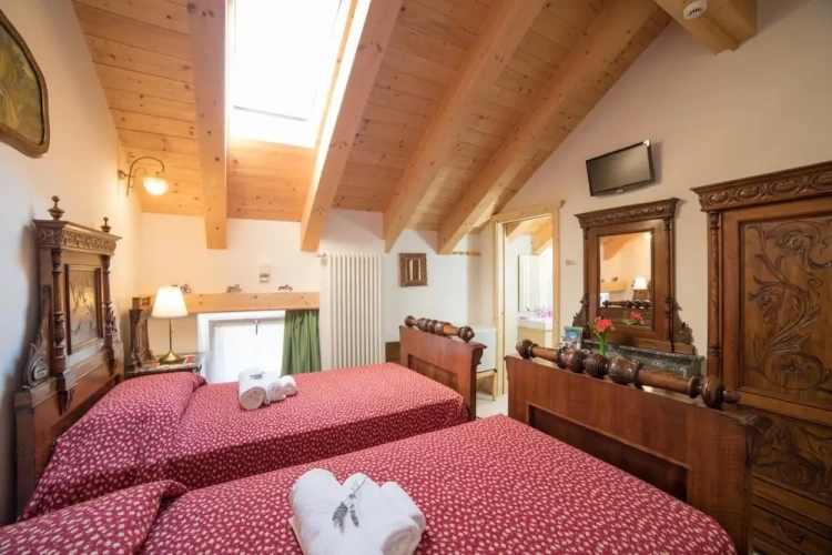 Standard Double Attic room with balcony and with mountain view