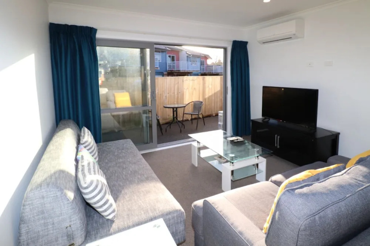 2 Brm Apartment 5 on Jones Crescent