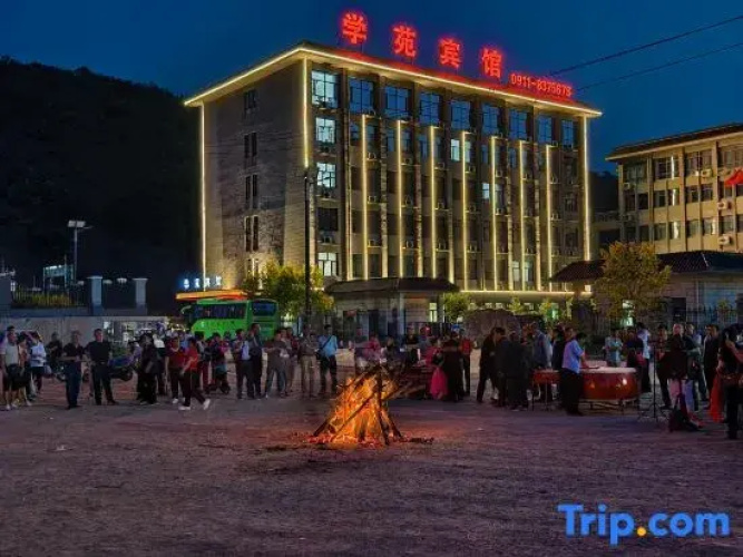 Yichuan Xueyuan Hotel