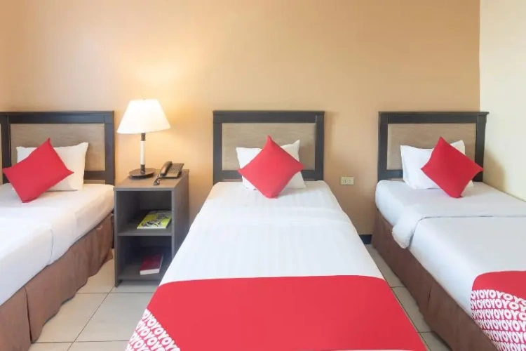 Standard Triple room with view