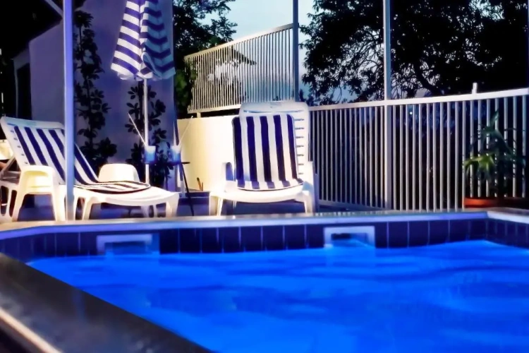 Apartment with pool view