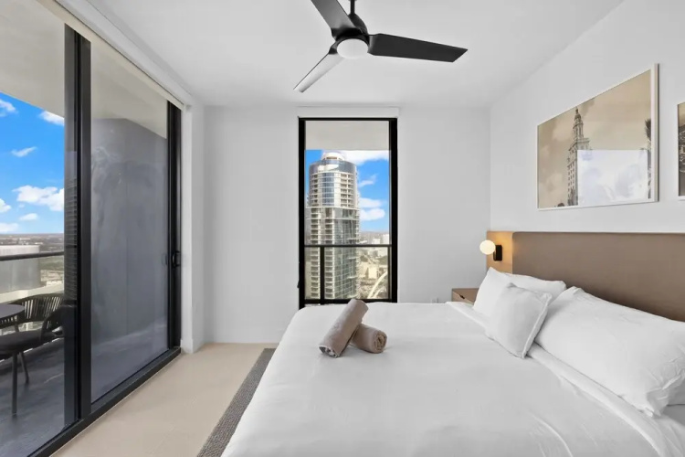 Luxury 45th-Floor Condo with City Views