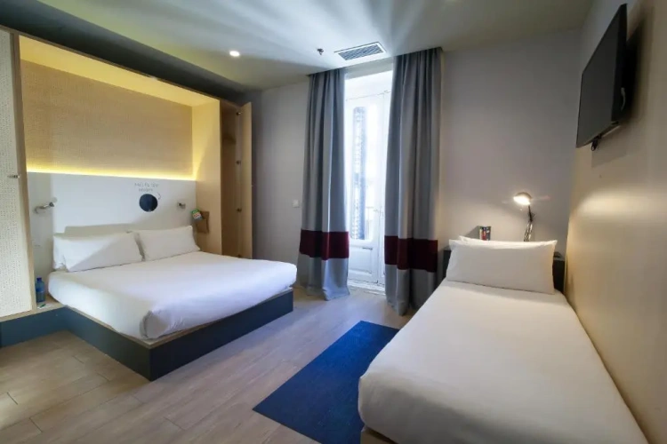 Triple room