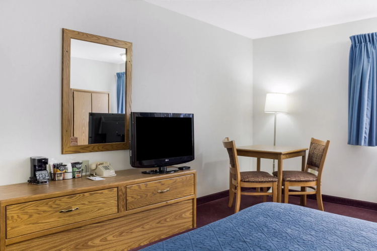 EverSpring Inn & Suites