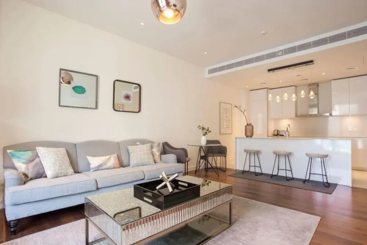 Captivating Apt in City Walk Pool View!