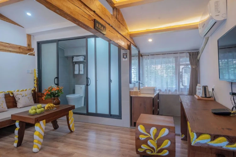 Classic Double room with balcony and with courtyard view