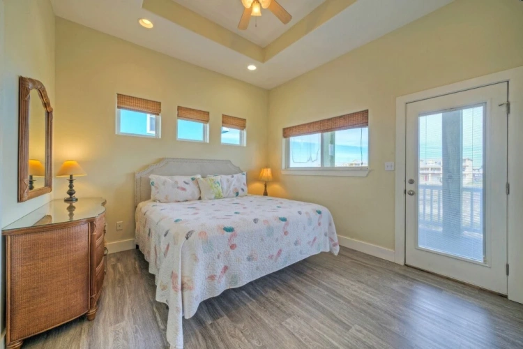 5 Bedrooms Cottage