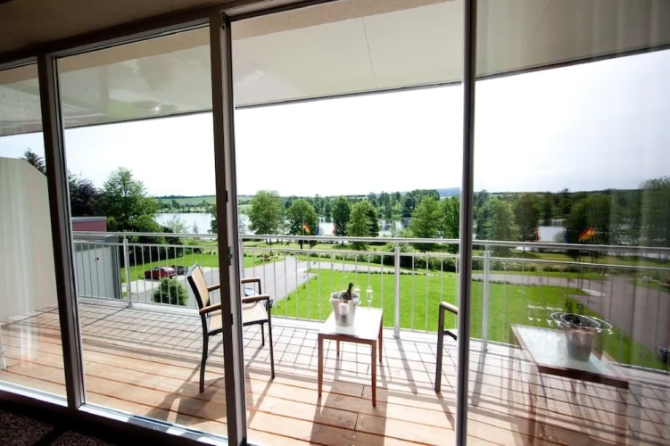 Standard Double room with balcony and with lake view