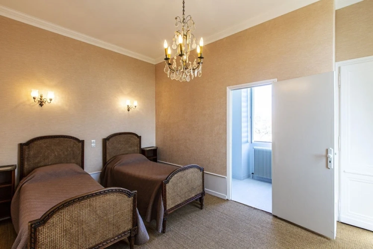 2 Bedrooms Suite with park view