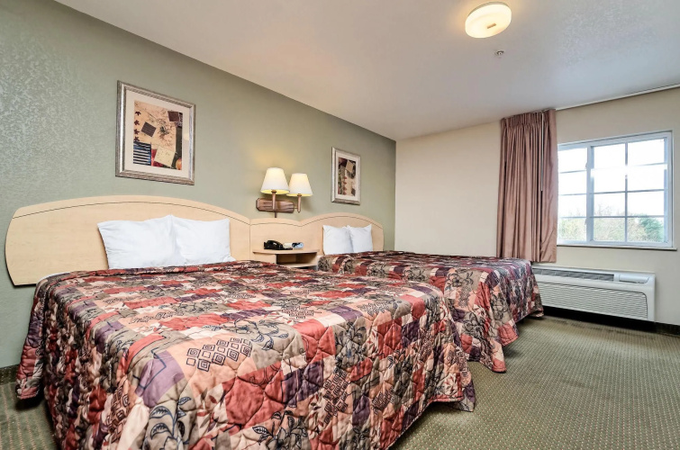 HomeTowne Studios & Suites by Red Roof Bentonville