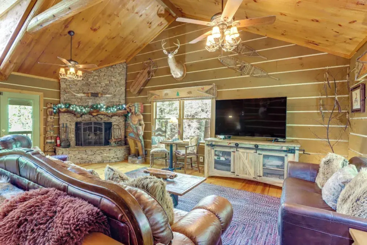 'drifting Feather' Mountain Cabin: Waterfront Deck