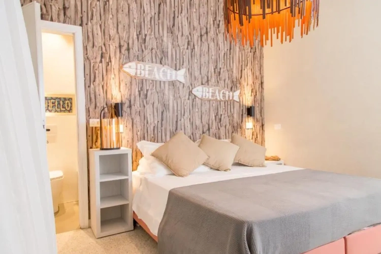 Standard Triple room