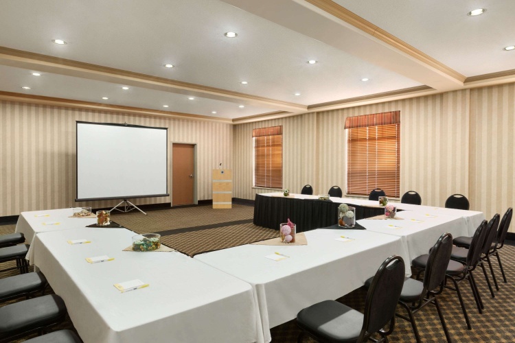 Days Inn & Suites By Wyndham Edmonton Airport photo 11
