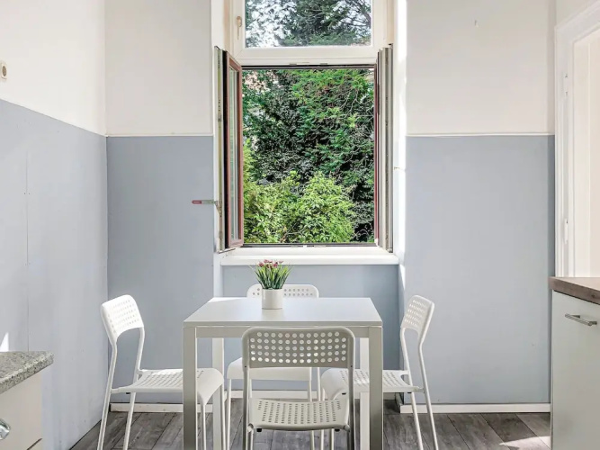 Fabulous 3BR Apt Near AKH For Groups