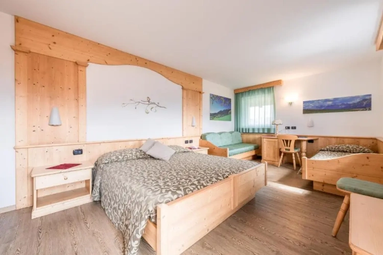 Standard Triple room