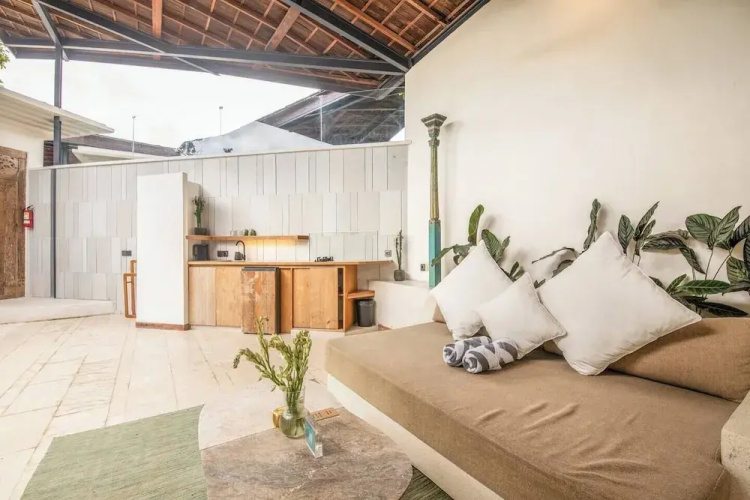 Charming 1BR Villa With Pool, 800m to Echo Beach