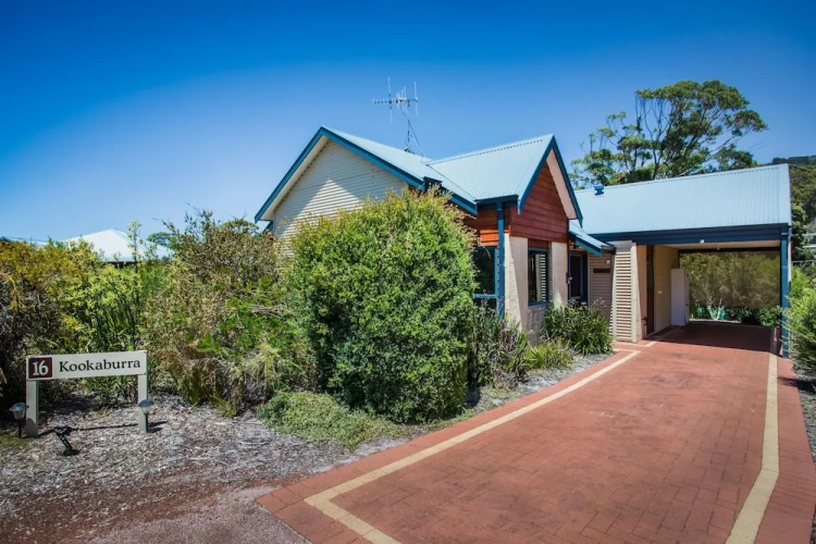 3 Bedrooms Family Cottage with garden view