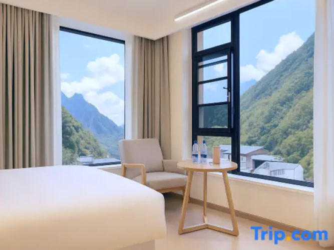 Standard Double room with mountain view