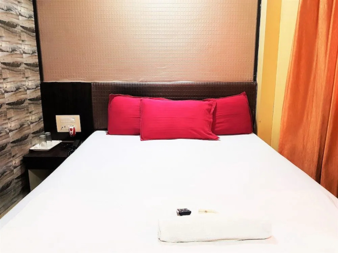 Hexa Golden Stay
