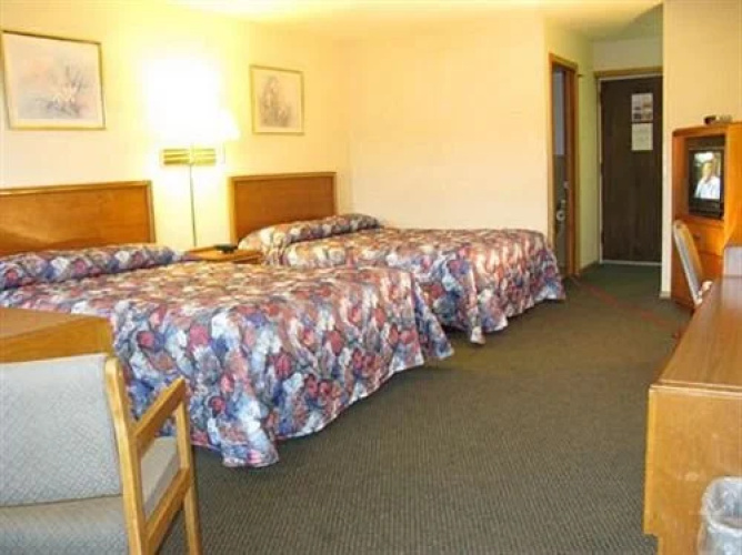 Mayflower Motel And Suites