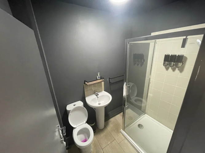 The Willow - Superb Spacious 3 Bed Room Apartment