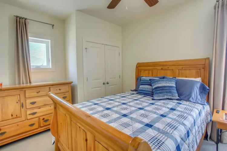 5 Bedrooms Cottage