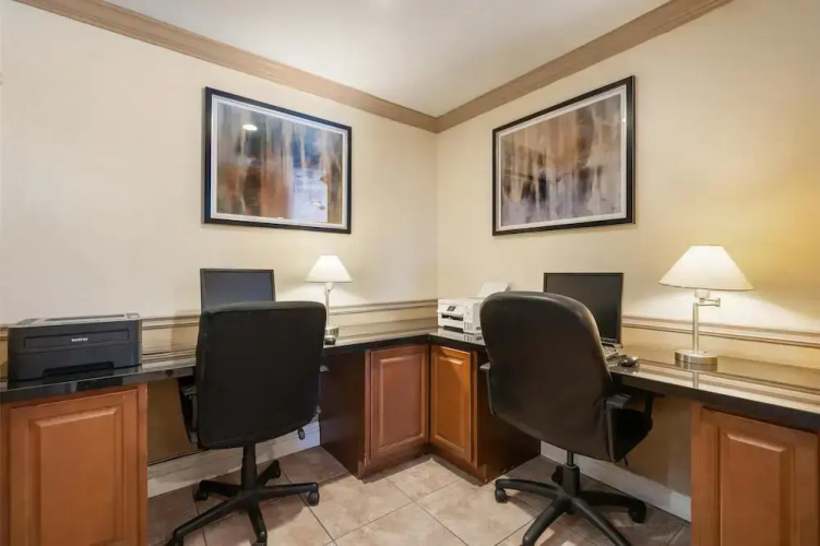 Best Western Plus John Jay Inn & Suites