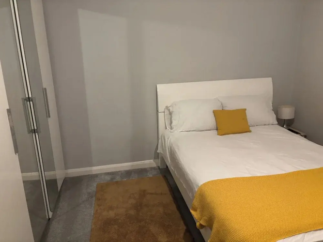 4 Bed House-sleeps 7-free Parking