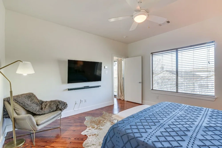 3 Bedrooms Apartment