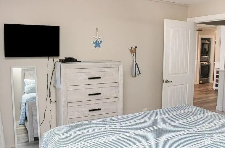 Shipwatch D104 2 Bedroom Condo