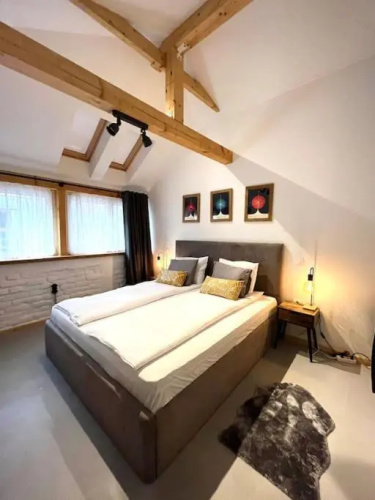 Modern and Specious 3-Bedroom Entire House