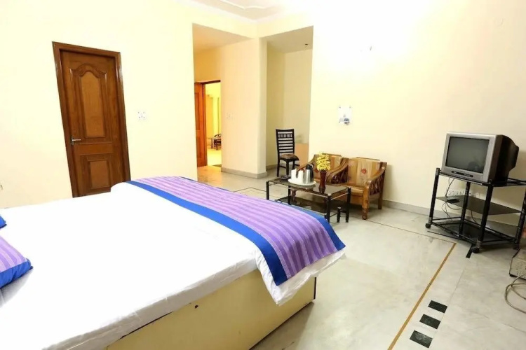 OYO Rooms Yamuna Expressway Premium