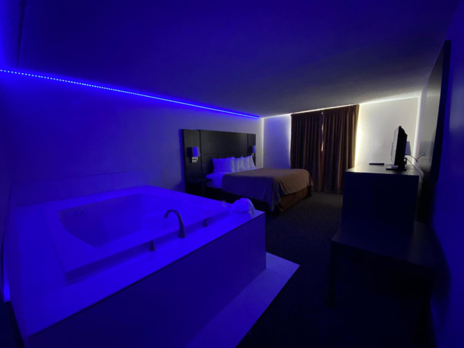 Chicago Club Inn & Suites
