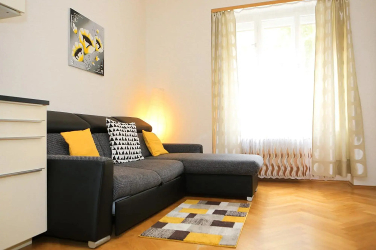 Yellow apartment few steps from metro