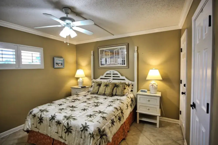 Gulf Shore Condo #113 - 2 Br condo by RedAwning