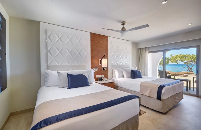 Luxury Diamond Club room Beach Walkout