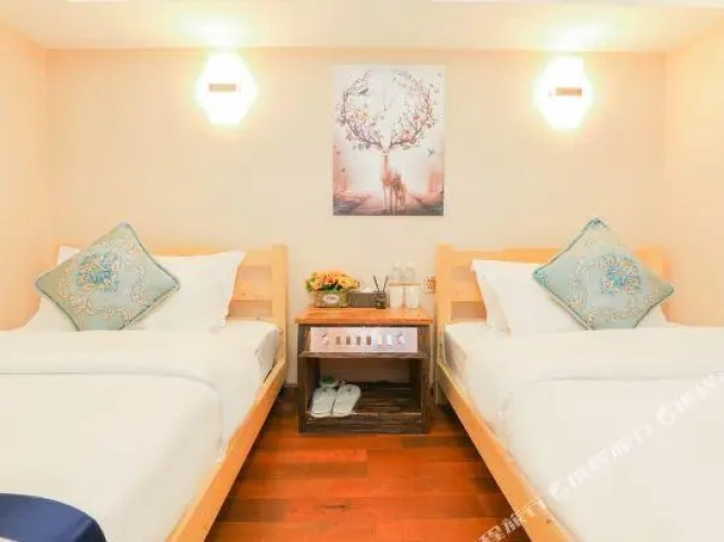 5 Bedrooms Sextuple Suite