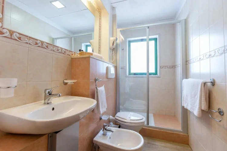 Comfort room