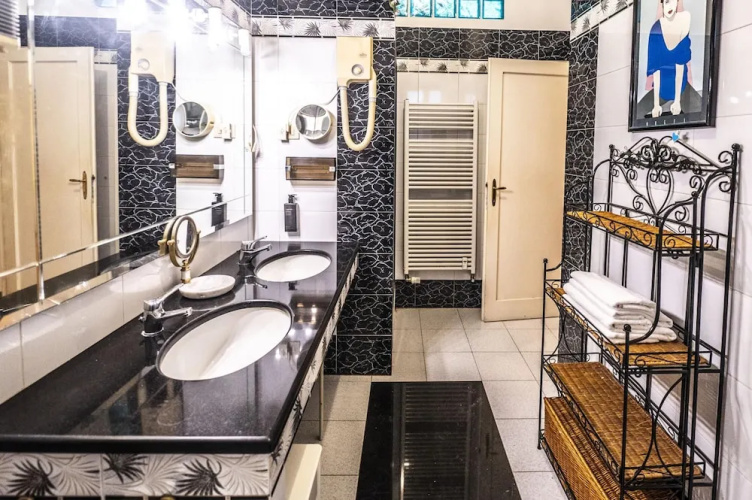 Trastevere 2 BR Cozy Apartment