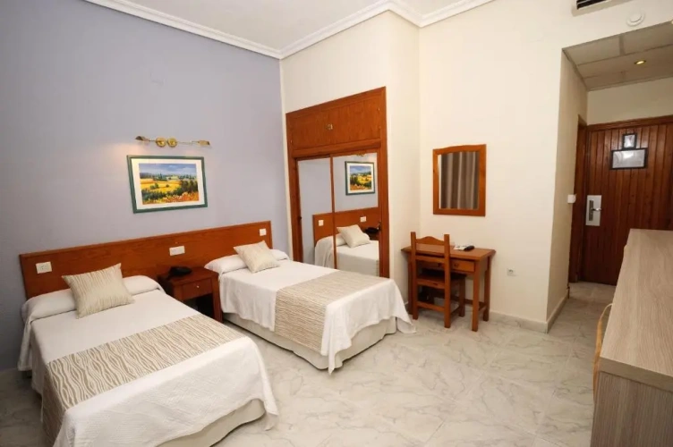 Standard Triple room