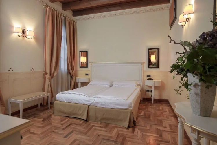Standard Double room with land view