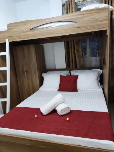 2 Bedrooms Apartment